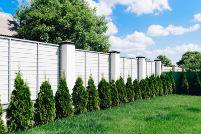 What Is the Best Type of Fencing for Windy Areas?