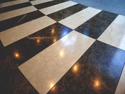 Flooring coated in epoxy to make it shiny