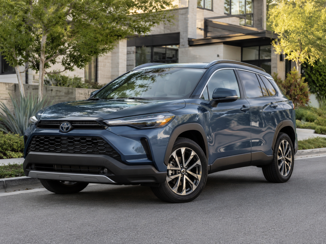 Best Hybrid and Electric Cars for New Drivers