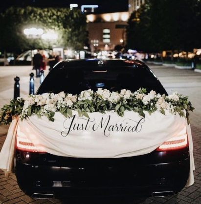 Modern vs. Vintage Wedding Cars: Which One is Right for You?