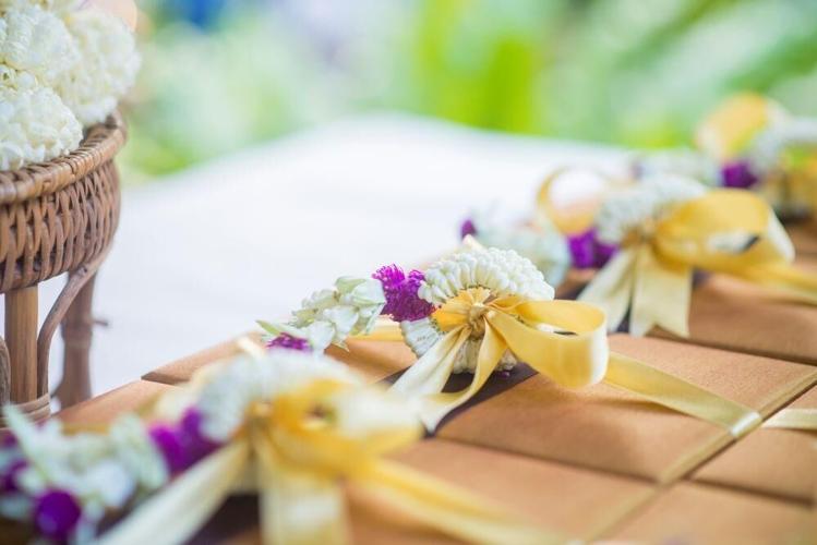 The corsages can also be keepsakes for your guests
