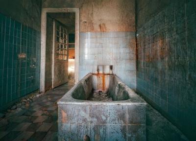 a Bathroom that needs to be Demolish