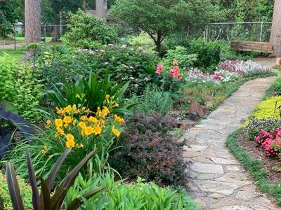 How to Transform Your Yard Into an Oasis at Home
