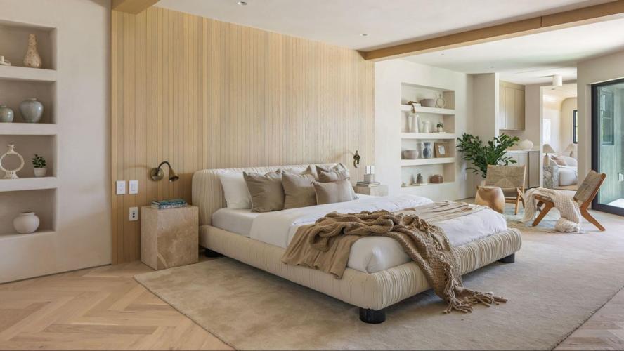 Brown and cream theme bedroom