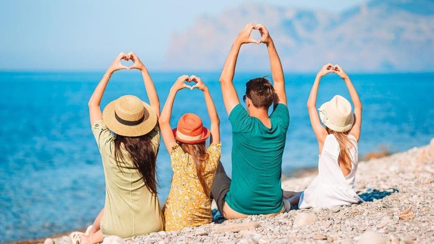 Fun for the Whole Family: 5 Savvy Saving Tips to Afford Family Travel