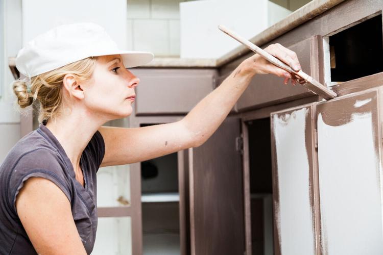 Replacing vs. Refacing Kitchen Cabinets: Costs and Considerations