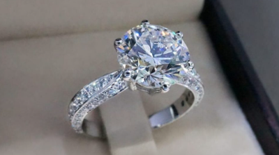 Choosing the Perfect Ring: Tailoring Your Engagement Heirloom