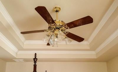 Difference Between a Coffered & a Tray Ceiling