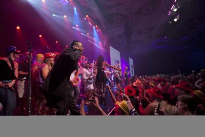 Wayne Foster Entertainment Brings Life to the Party