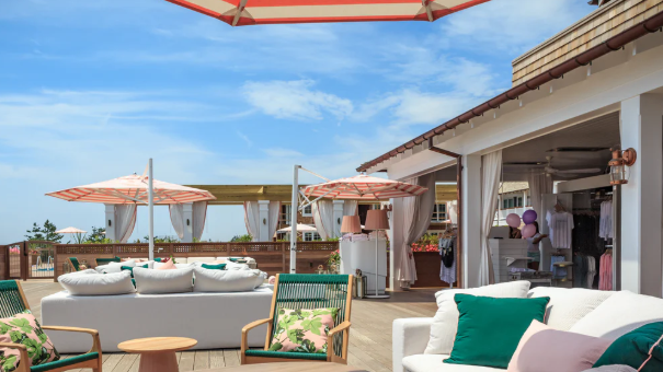 Outdoor Furniture for Coastal Hospitality Environments Where Performance Is Non-Negotiable