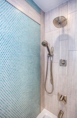 4 Components Needed for a Shower Enclosure