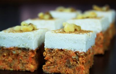 Healthy Desserts: Raw Carrot Cake Bites