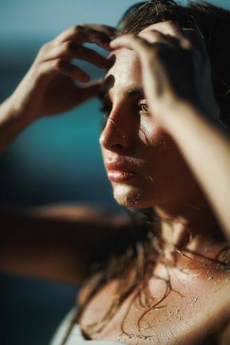 10 Best Pressure Points to Get Rid of Headaches And Migraines Quickly