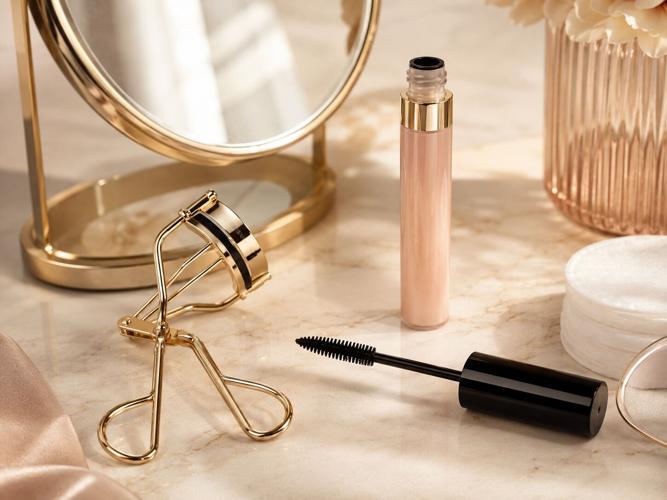 Top 5 Mascaras to Extend Your Lashes