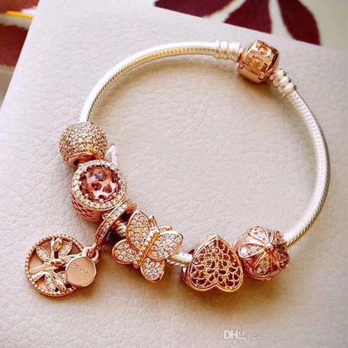 Lovely Wedding Accessories to Make Everyone Shine