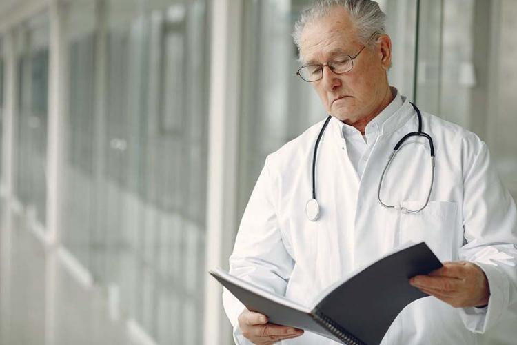 Why You Should Visit a Doctor After a Fall at Work