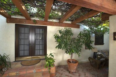 New Redwood Pergola Elevates Home Life