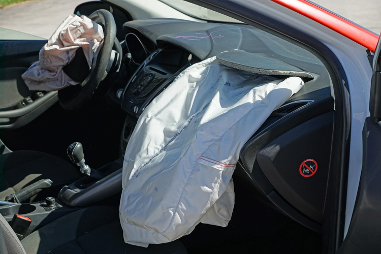 How to Handle a Car Crash While Traveling with Family