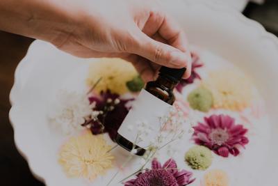 10 Reasons Why You Should Choose Essential Oil Perfume