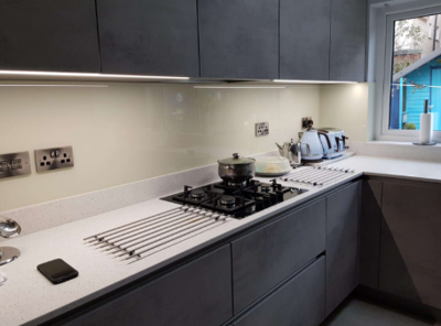 Why a Glass Backsplash Is a Worthwhile Investment for Your Kitchen