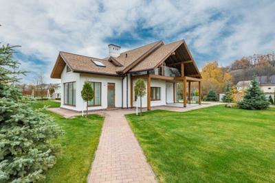 Year-Round Care Tips for a Beautiful Lawn