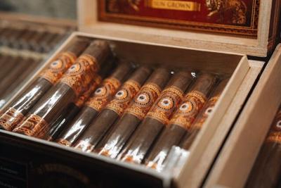 3 Things to Consider When Choosing a Cigar Humidor Box