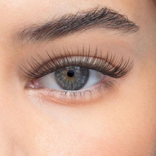 Women shows off long eyelashes and lush eyebrows