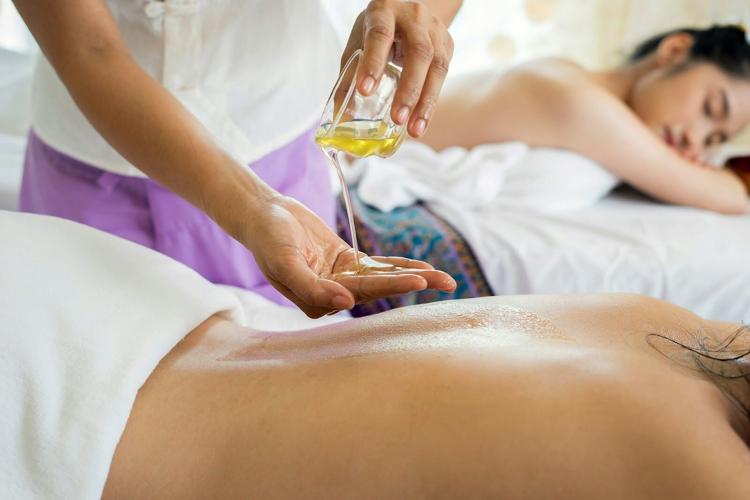 The Secret to Soft, Beautiful, Hydrated Skin: The Magic of Body Oils