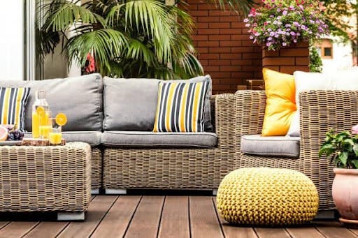 5 Must-Have Pieces For The Perfect Outdoor Lounge Setting