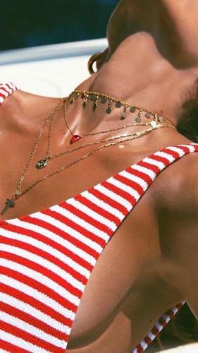 Sculpted by Sunlight: Summer Styles with a Luxe Twist