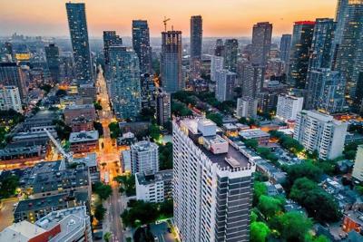Downtown vs. Midtown Toronto: Which Area Is Right for Student Life?
