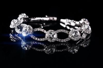 What Makes a Diamond Sparkle?