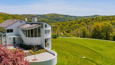 Woodstock VT vs Healdsburg CA Single-Family Homes 2026: Trends