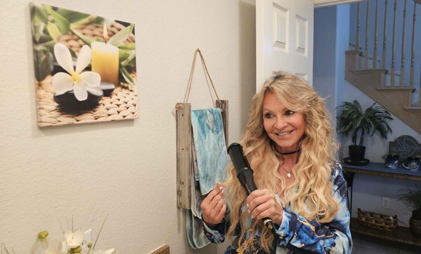 Heather Winfield Curling Her Hair with a Pentacle 2-In-1 Curling Wand And Deep Waver