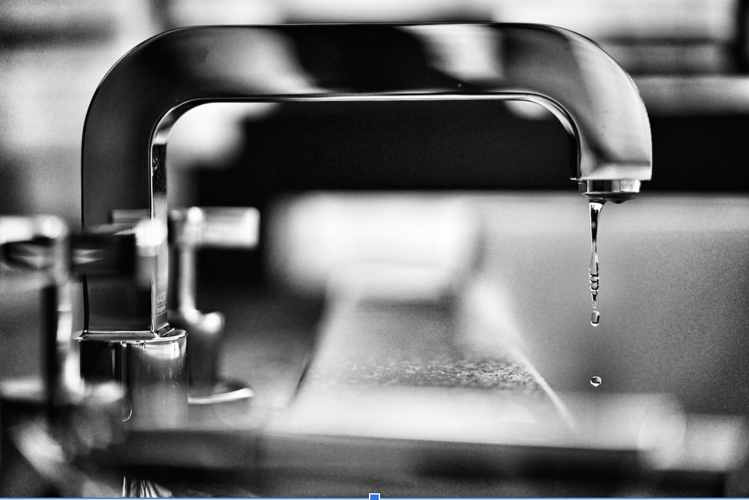 What are the top signs your home needs plumbing