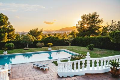 Transform your backyard into an oasis like this by following a few simple tips