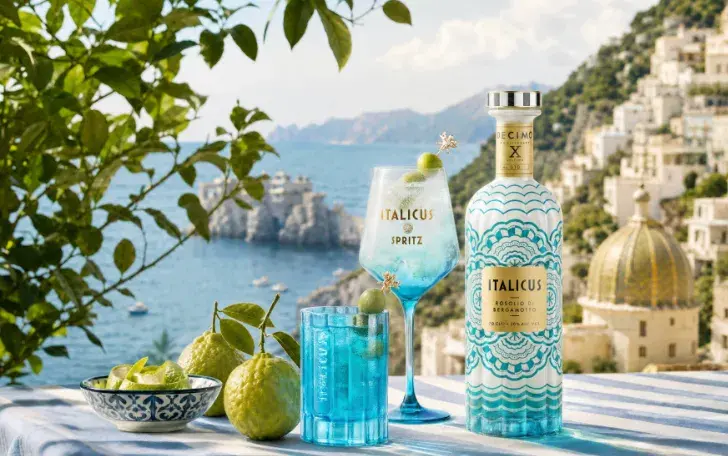 ITALICUS DECIMO anniversary bottle and Spritz overlooking the Amalfi Coast