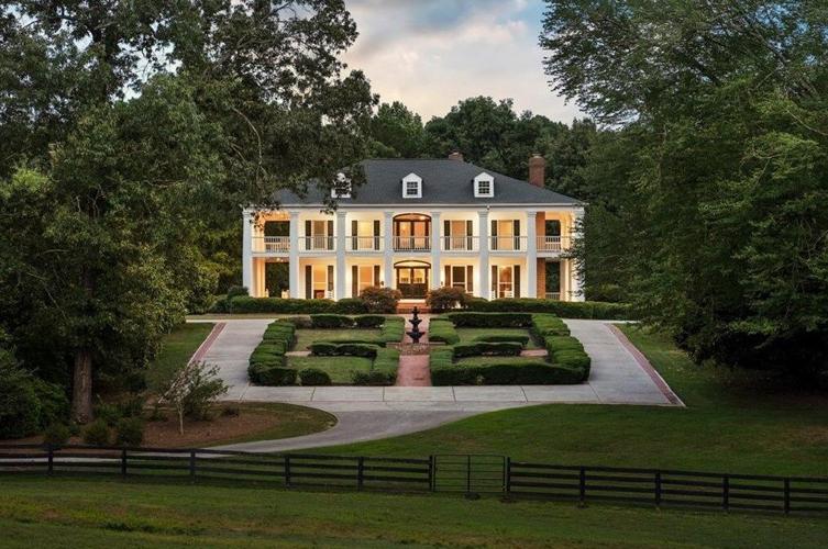 Lori Lane Presents North Georgia's Hidden Gems: Lakefront Escapes and Mountain Retreats Await