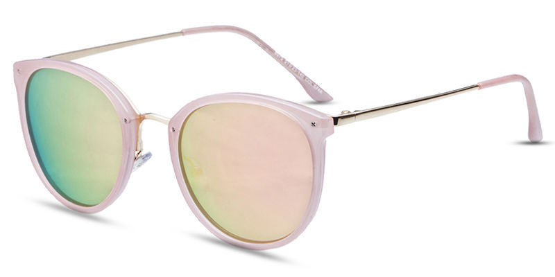 10 Must Have Beach Accessories for 2016