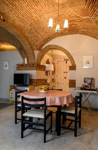 Opting for Timeless Appeal: Why Choose Oak Furniture?