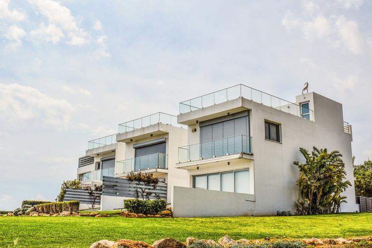 There are many crucial questions to ask before choosing to invest in real estate