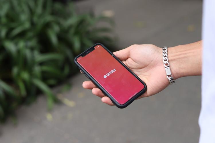 Online dating, such as Tinder, is a trend in modern dating dynamics