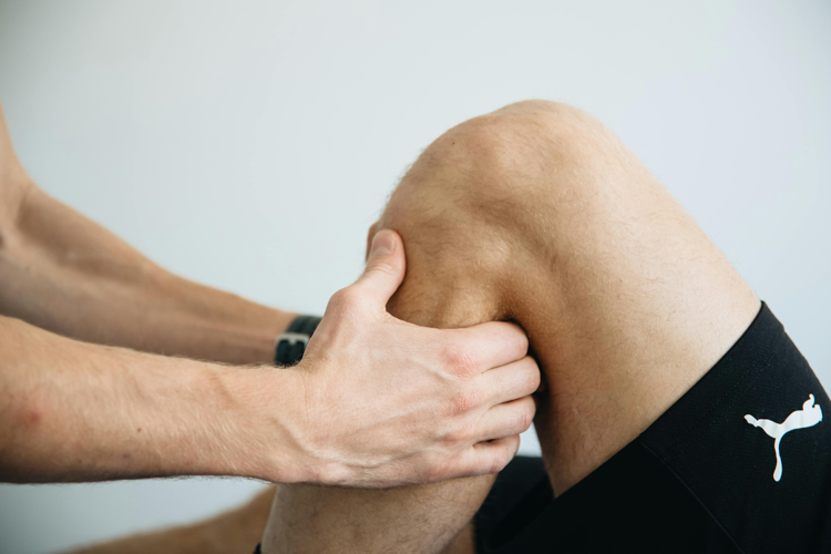 Skip the Surgery, Keep the Lifestyle: A New Chapter in Knee Pain Relief