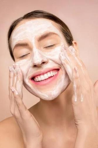 Easy Ways to Keep Your Skin Looking Clear and Youthful