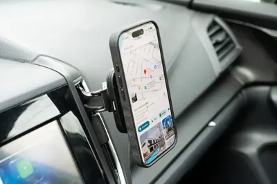 How to Choose a Phone Mount That Doesn’t Fall Off During Long Daily Drives