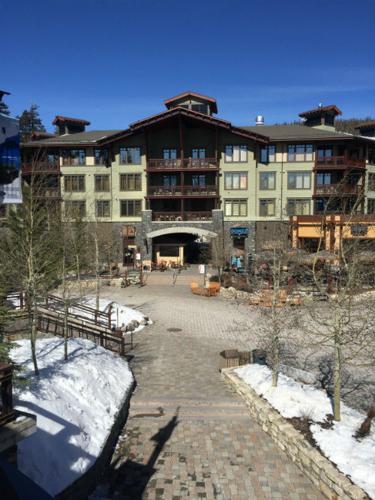 The Luxury Guide to Mammoth