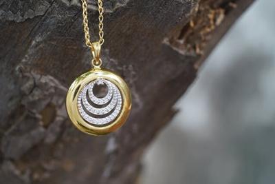 How Initial Necklaces Became a Trend