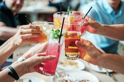 Weekend Binge Drinking: 4 Signs You Might Be a "Weekend Alcoholic"