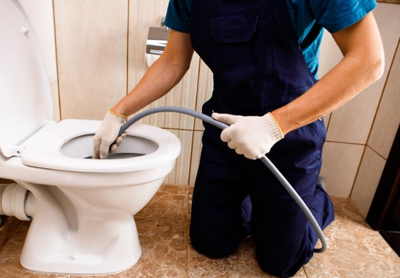 How to Tell If You Need a Plumber to Fix a Blocked Toilet