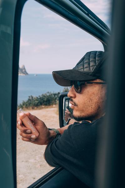 Mastering Vaping Etiquette: Essential Dos and Don'ts